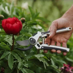 Eversharp: Secateurs ~ All Purpose - Alton Garden Centre -Garden Strimmers Shop 0001 Kent Stowe Eversharp Bypass Secateurs 70100536 Lifestyle 3 RT TPI rgb