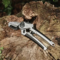 Eversharp: Secateurs ~ Hard Wood - Alton Garden Centre -Garden Strimmers Shop 0001 eversharphardwoodsecateurs kentandstowe 70100541 0050 a lifestyle 1024x1024 1