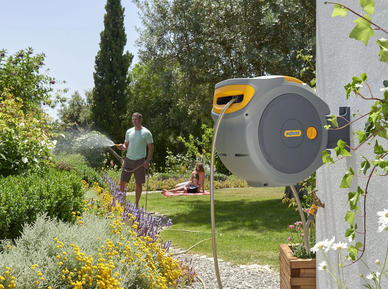 Hozelock Auto Reel With 40m Hose - Alton Garden Centre 2 Hozelock Auto Reel With 40m Hose - Alton Garden Centre - Image 2