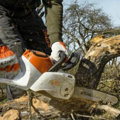 STIHL MSA 220 C-BQ 14" Cordless Chainsaw TOOL ONLY - Alton Garden Centre -Garden Strimmers Shop 78848d9b548544c194b2a4b17e77835f