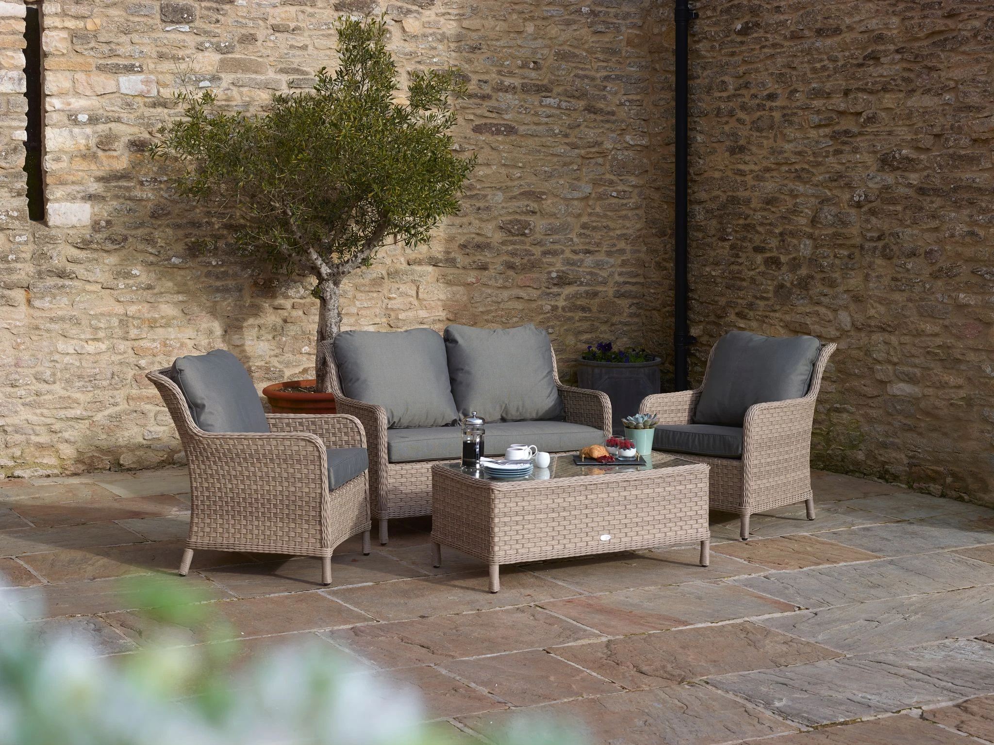 Bramblecrest - Blenheim 2 Seat Sofa Set With Coffee Table - Alton Garden Centre 2 Bramblecrest - Blenheim 2 Seat Sofa Set With Coffee Table - Alton Garden Centre - Image 2