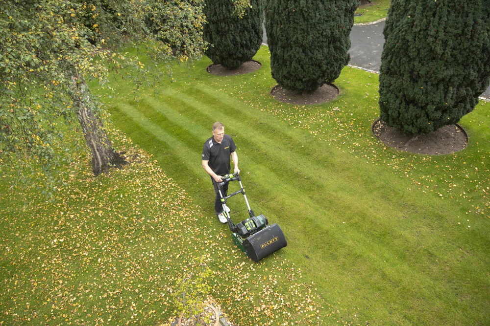 Allett Stirling 51 20" Battery Cylinder Mower With 5AH Battery & Rapid Charger - Alton Garden Centre 6 Allett Stirling 51 20" Battery Cylinder Mower With 5AH Battery & Rapid Charger - Alton Garden Centre - Image 6