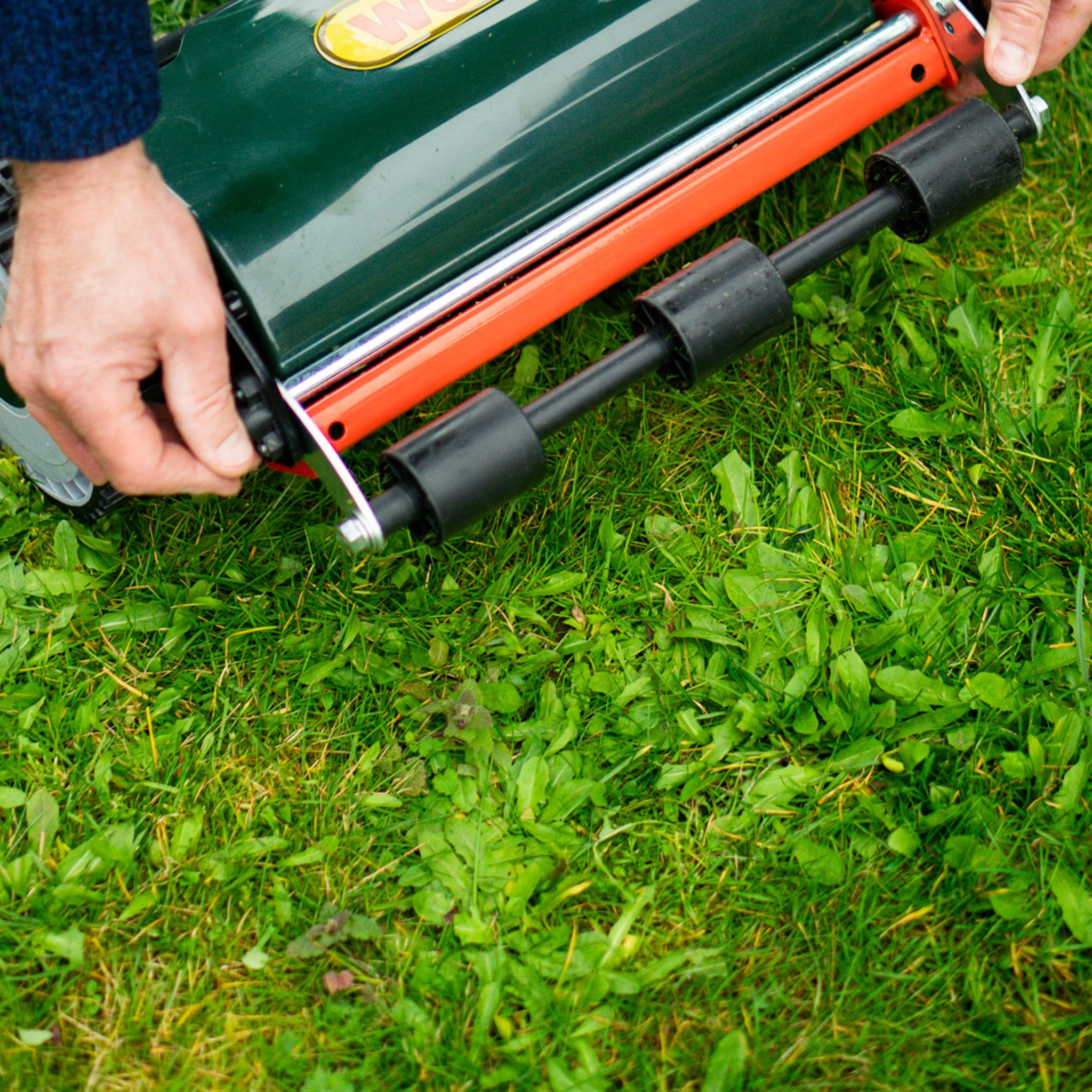 Webb Hand Push Cylinder Lawn Mower With Roller 30cm (12″) - Alton Garden Centre 2 Webb Hand Push Cylinder Lawn Mower With Roller 30cm (12″) - Alton Garden Centre - Image 2