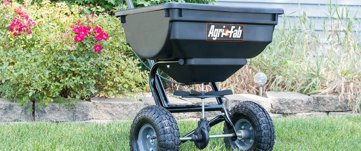 Agri-Fab Deluxe Push Spreader - Alton Garden Centre 2 Agri-Fab Deluxe Push Spreader - Alton Garden Centre - Image 2