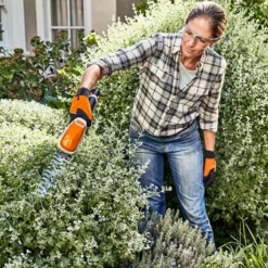 STIHL HSA 26 Cordless Garden Shears - Alton Garden Centre -Garden Strimmers Shop products hsa 26 3