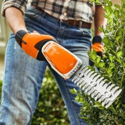 STIHL HSA 26 Cordless Garden Shears - Alton Garden Centre -Garden Strimmers Shop products hsa 26 4
