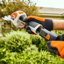 STIHL HSA 26 Cordless Garden Shears - Alton Garden Centre -Garden Strimmers Shop products hsa 26 7