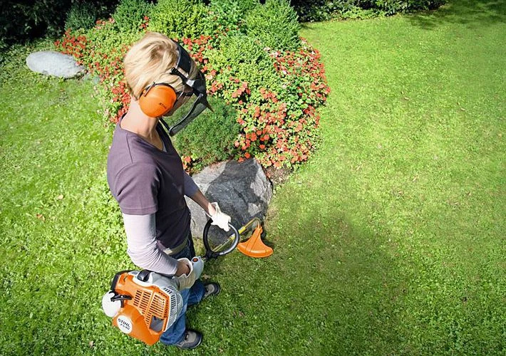 STIHL FS 40 Petrol Grass Trimmer - Alton Garden Centre 2 STIHL FS 40 Petrol Grass Trimmer - Alton Garden Centre - Image 2